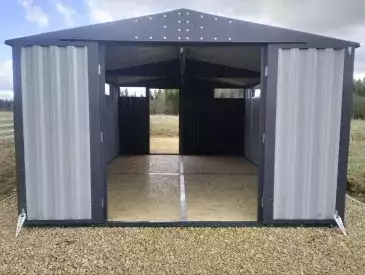 Вместительный хозблок для хозяйственных вещей в двойной расцветке в дер. Грешнево, г.о. Клин, МО