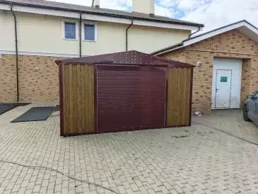 Гараж для автомобиля в комбинированной расцветке в с. Винновка, Самарская обл.