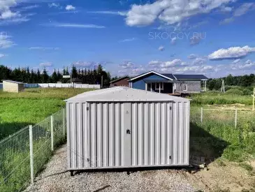 Хозблок для хранения строительных материалов в светло-сером цвете в дер. Новинское, Наро-Фоминский г.о., МО